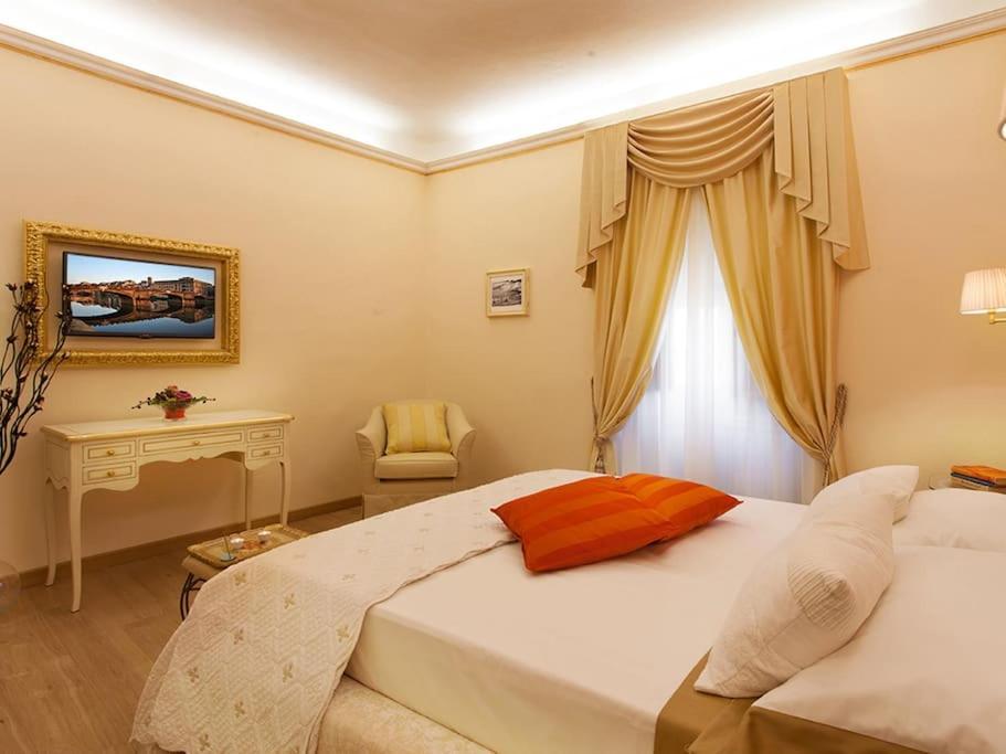 La Culla Di Dante Luxury In Duomo Apartment *